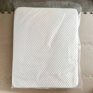 Mini hypoallergenic crib mattress - never opened or used